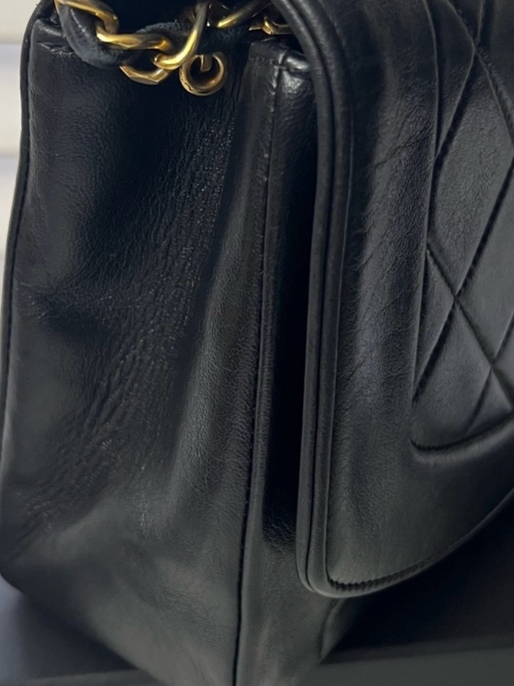Vintage CHANEL Diana Black Quilted Lambskin Shoulder Bag with 24Gold Hardware - Picture 3 of 11
